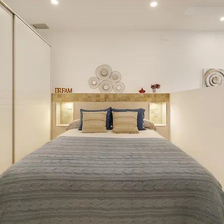 アパート Naypa With Free Parking