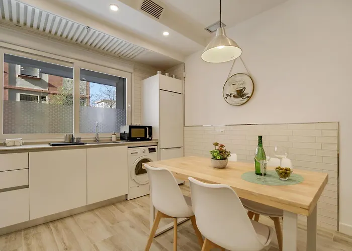 アパート Naypa With Free Parking *