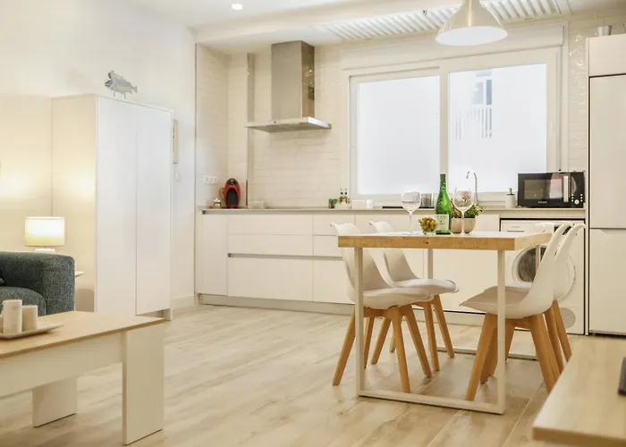 Naypa With Free Parking * カディス