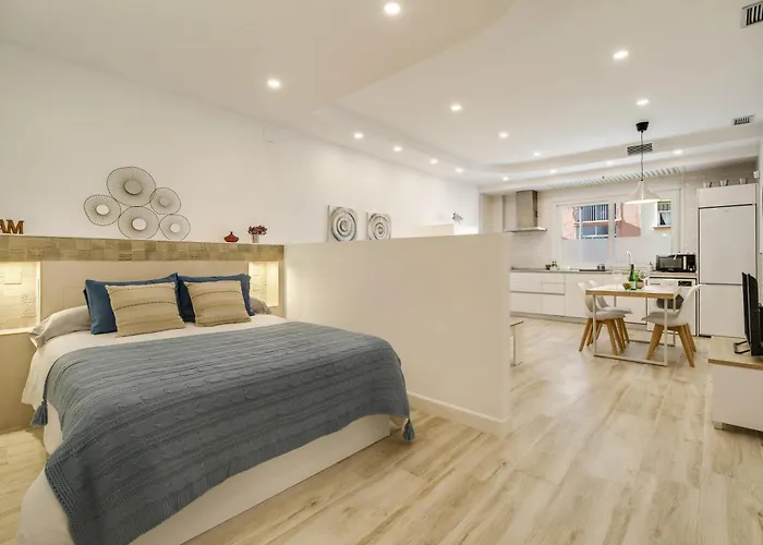 Naypa With Free Parking カディス